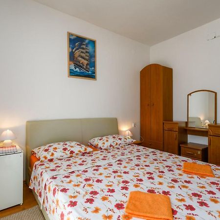 Holiday House Snjezana Krk Town Bagian luar foto