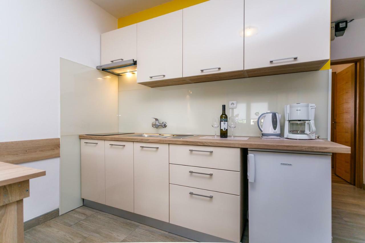 Holiday House Snjezana Krk Town Bagian luar foto