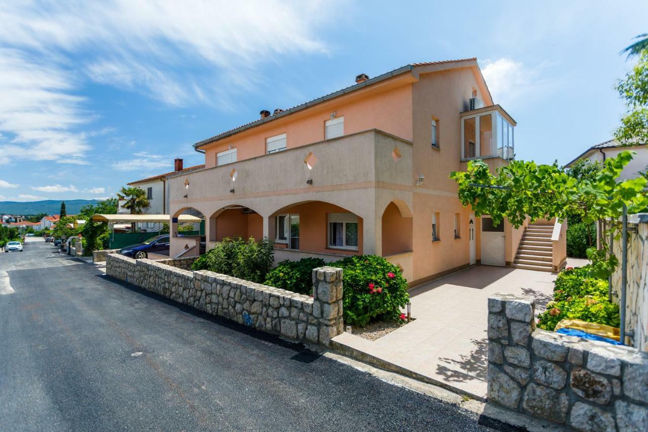 Holiday House Snjezana Krk Town Bagian luar foto