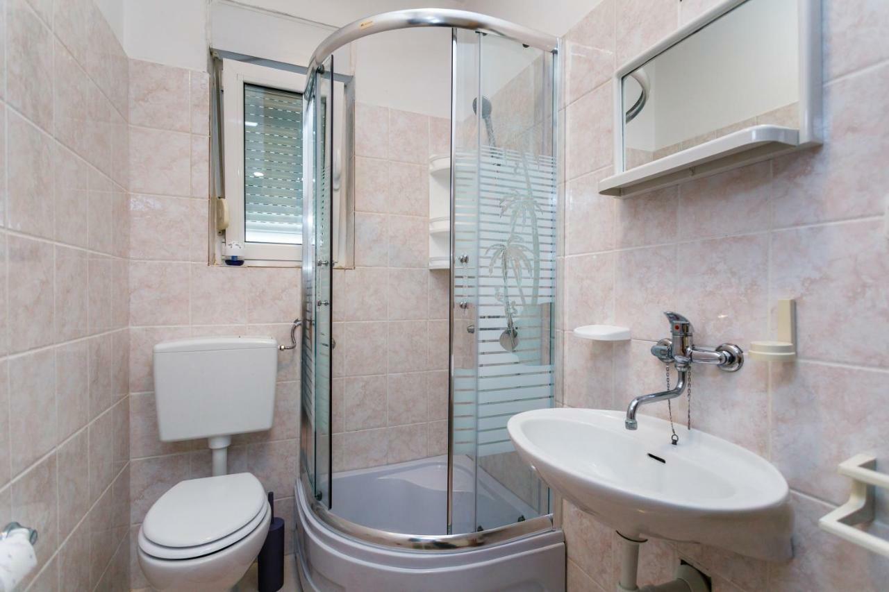 Holiday House Snjezana Krk Town Bagian luar foto