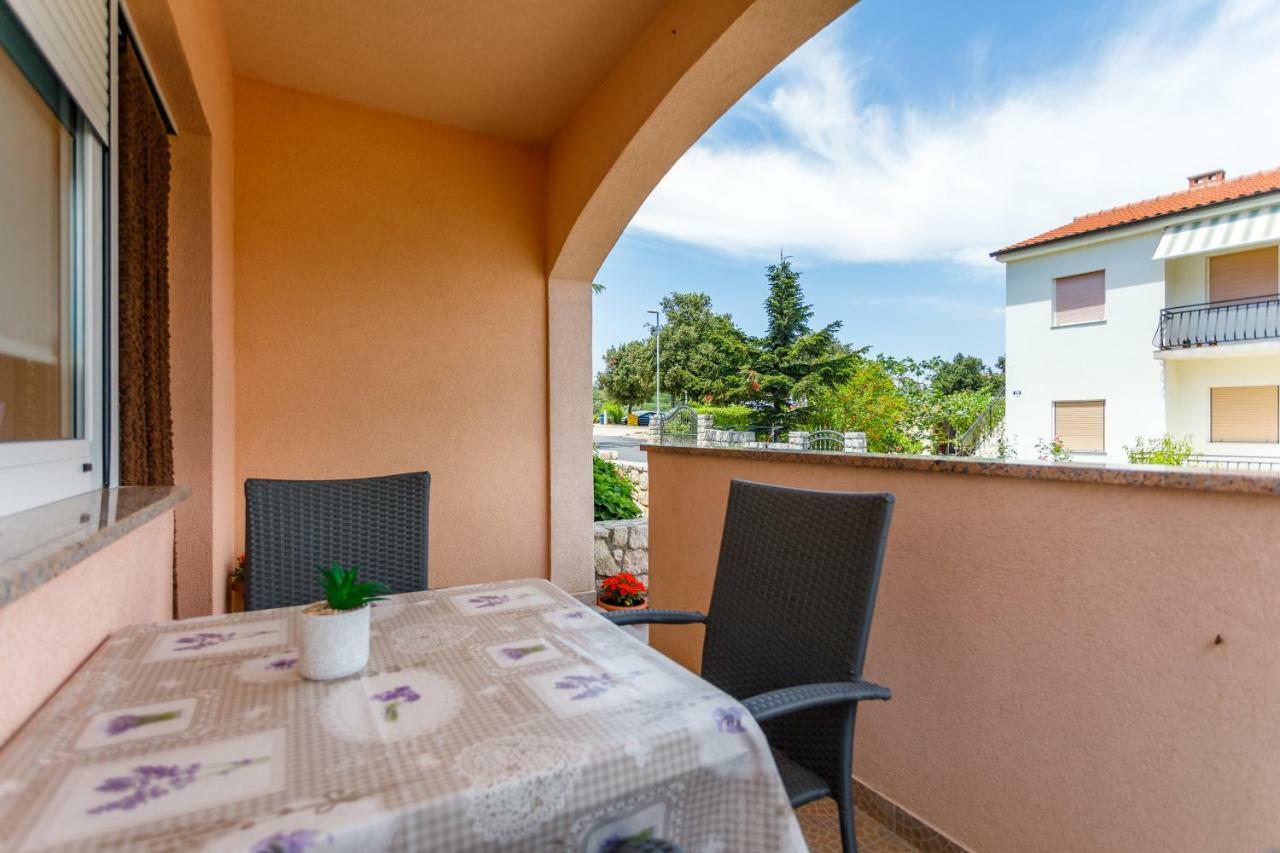 Holiday House Snjezana Krk Town Bagian luar foto