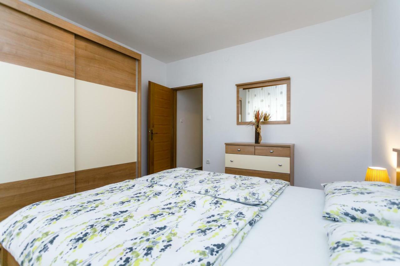 Holiday House Snjezana Krk Town Bagian luar foto