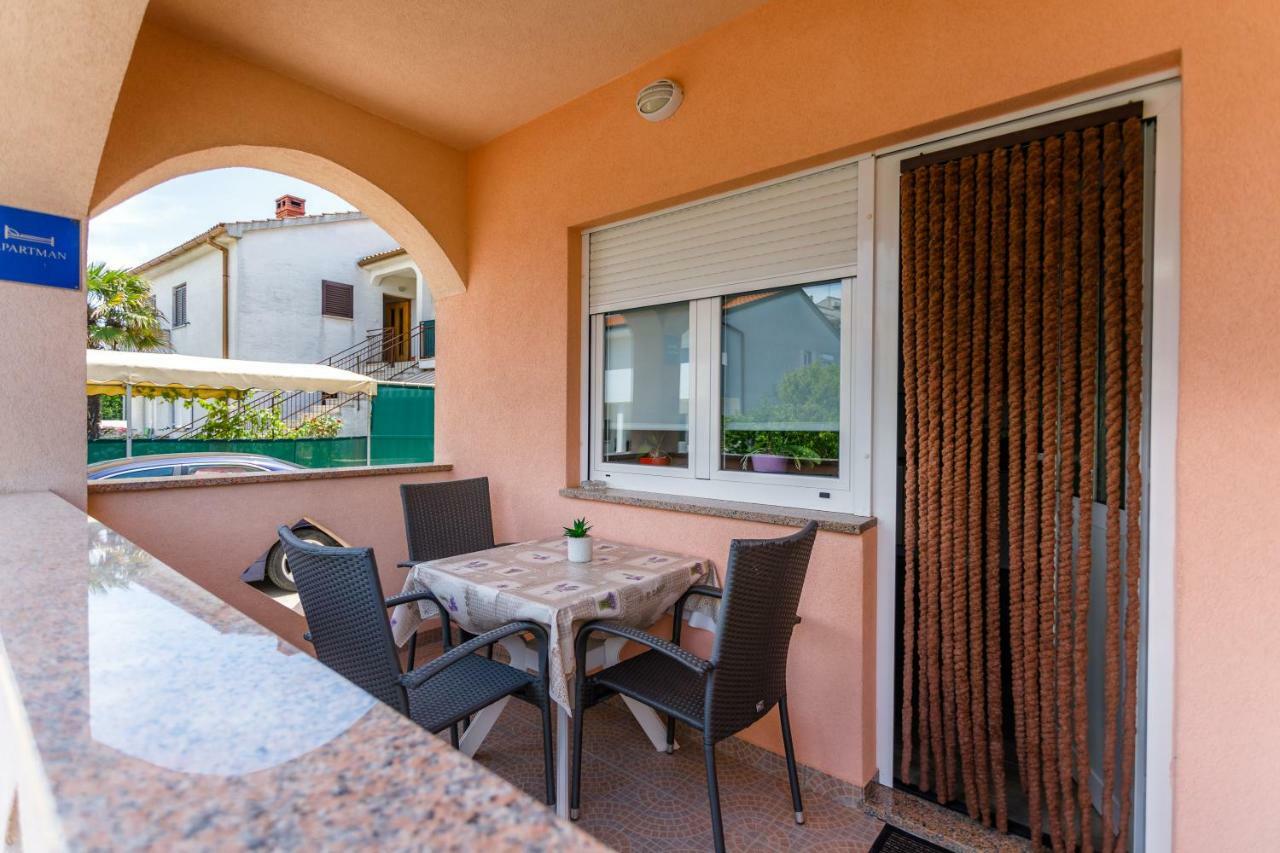 Holiday House Snjezana Krk Town Bagian luar foto