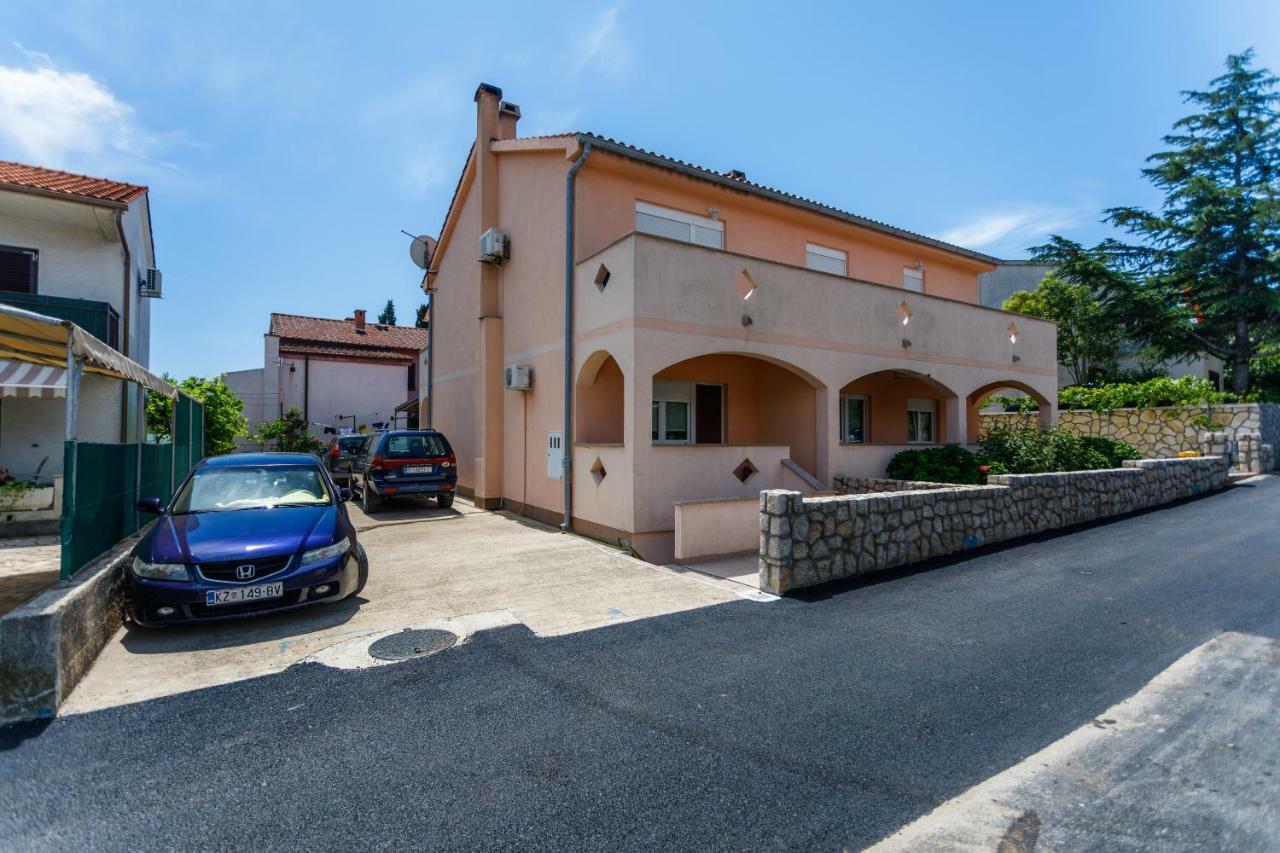 Holiday House Snjezana Krk Town Bagian luar foto