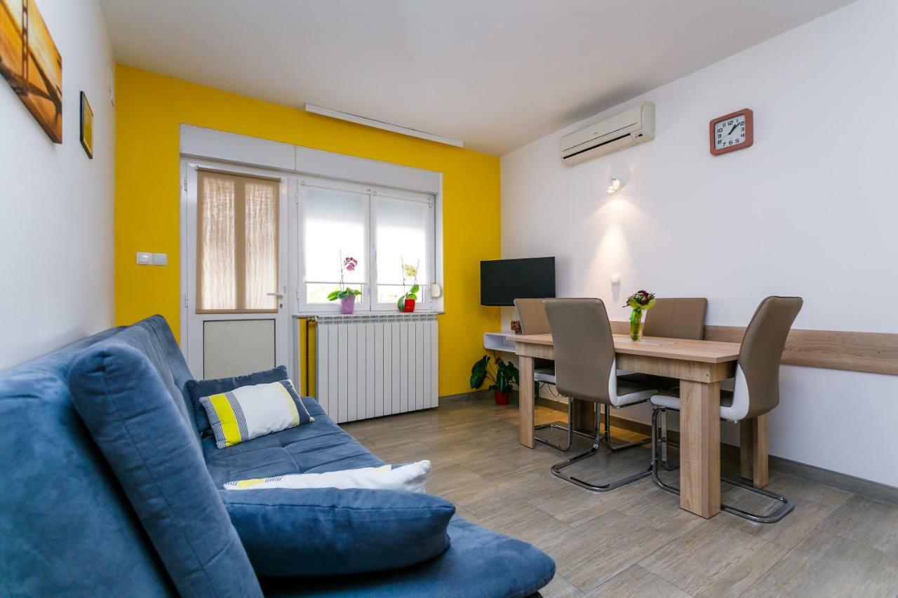 Holiday House Snjezana Krk Town Bagian luar foto