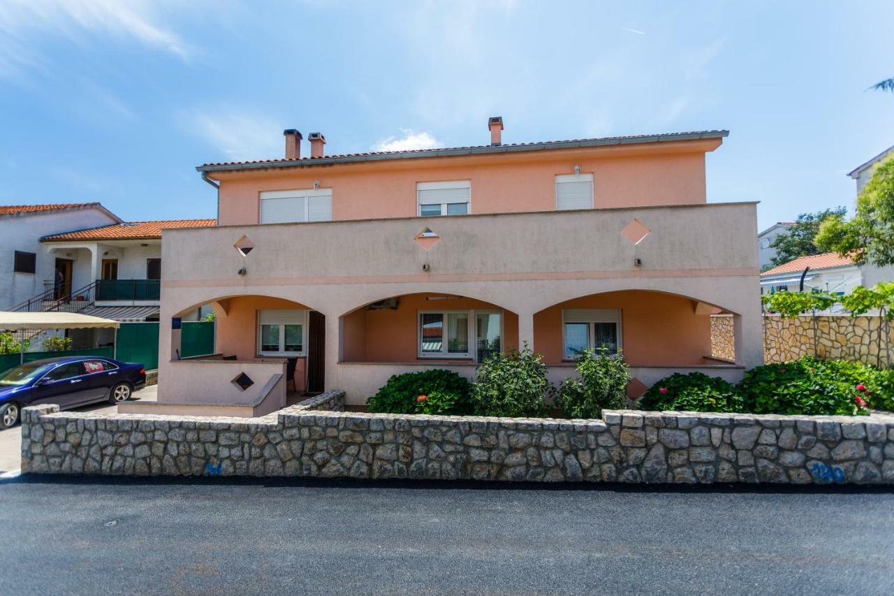 Holiday House Snjezana Krk Town Bagian luar foto