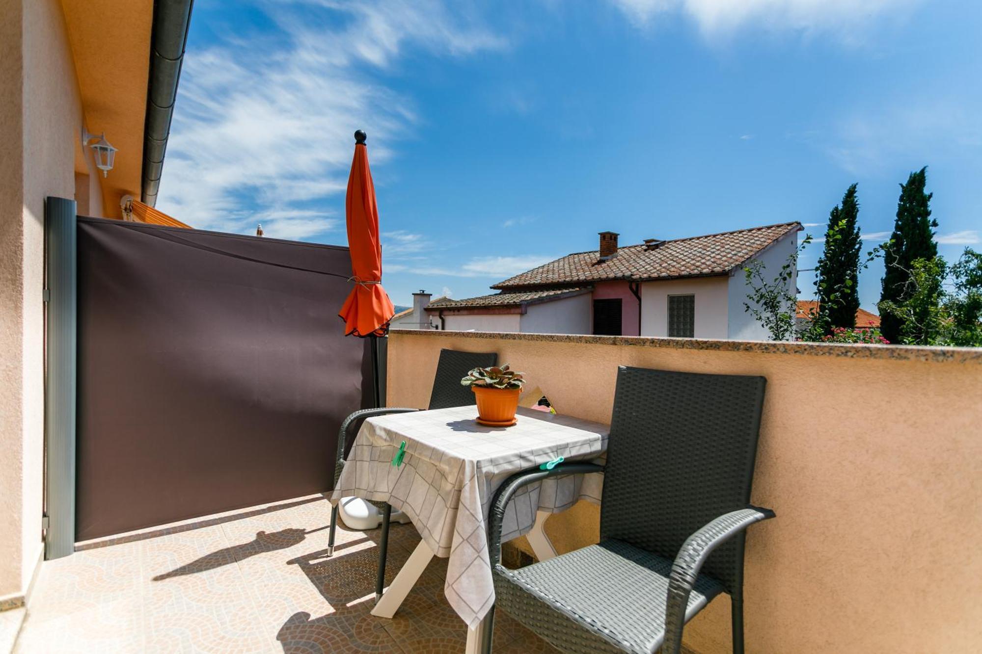 Holiday House Snjezana Krk Town Bagian luar foto