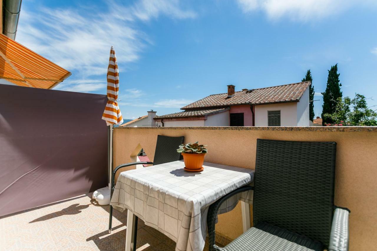 Holiday House Snjezana Krk Town Bagian luar foto