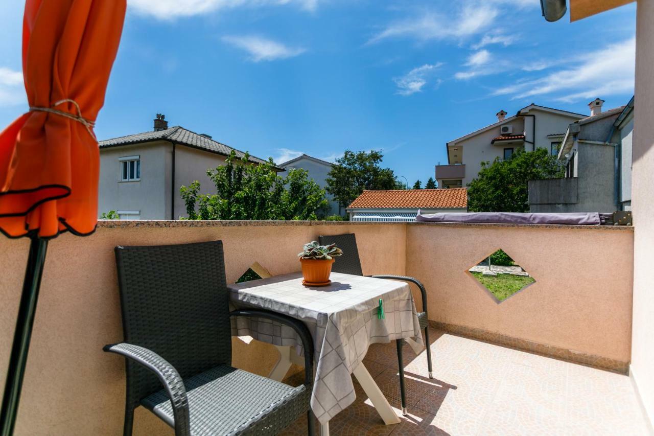 Holiday House Snjezana Krk Town Bagian luar foto
