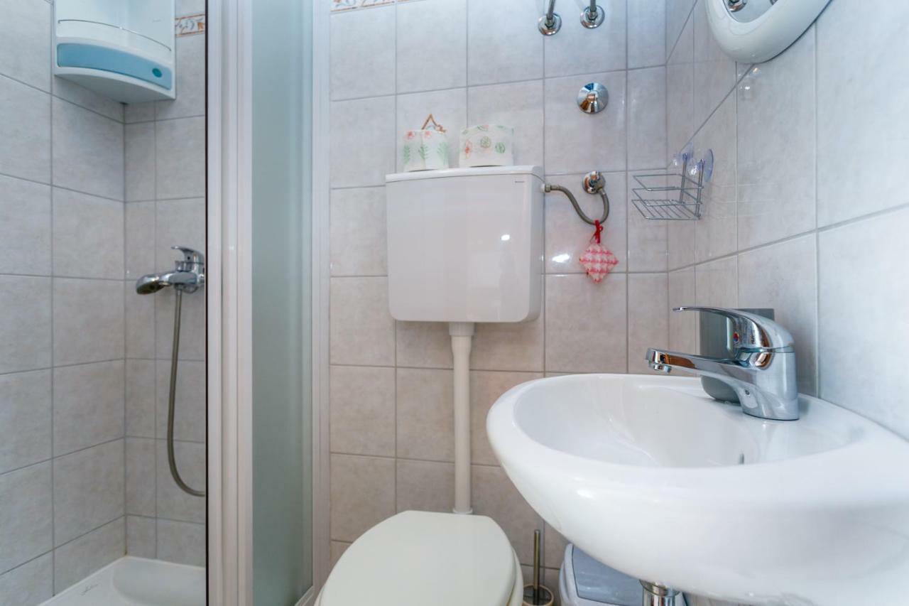 Holiday House Snjezana Krk Town Bagian luar foto